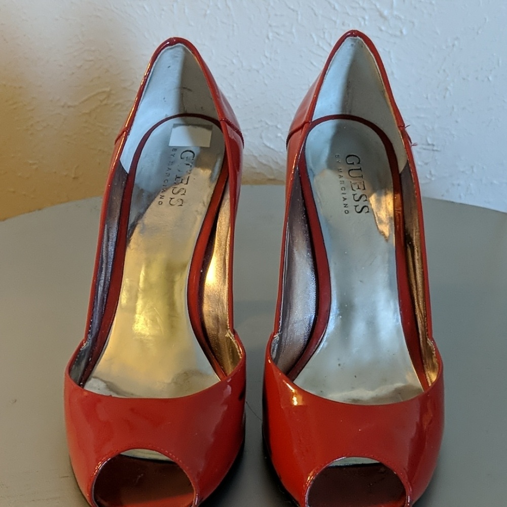 Guess - Picture 2 of 5